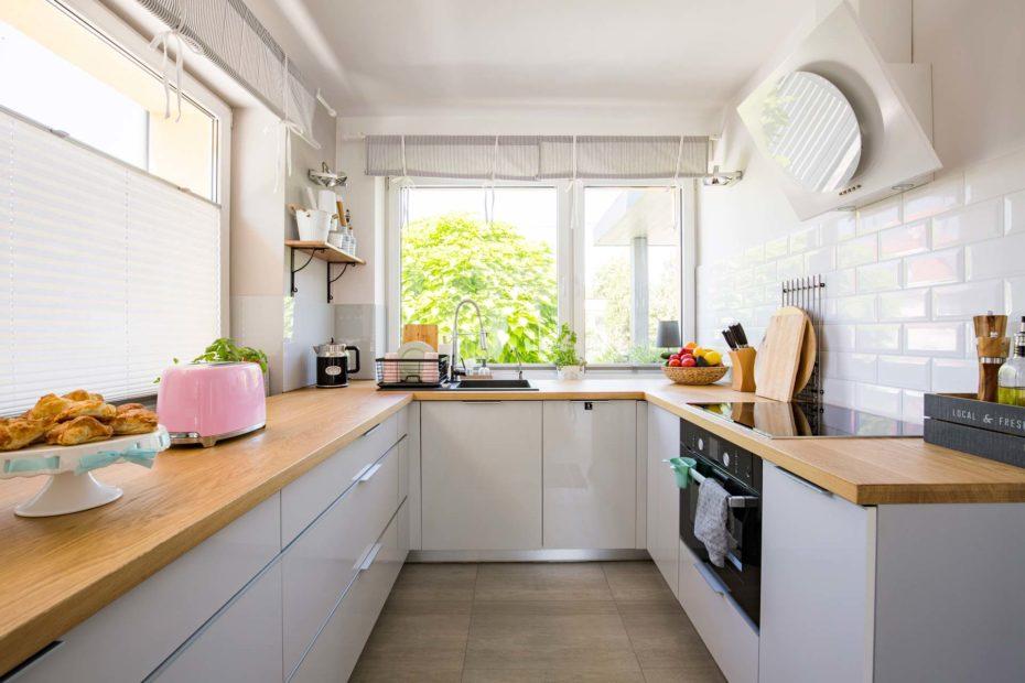 windows-in-white-kitchen-interior-with-grey-QJP7W9T