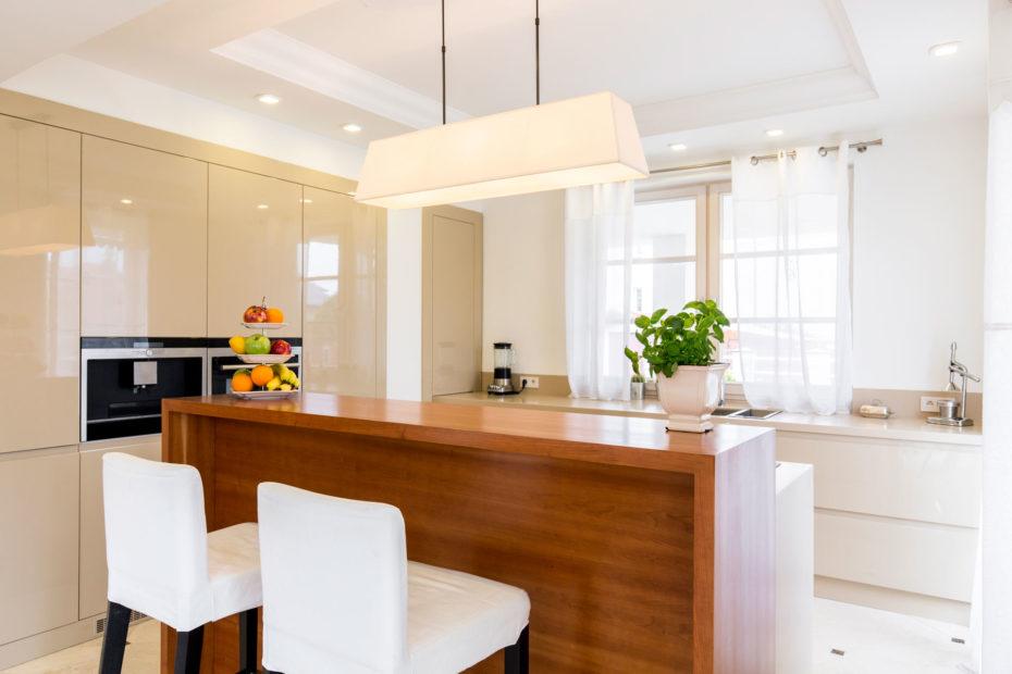 minimalistic-open-kitchen-with-window-P7WZH8G